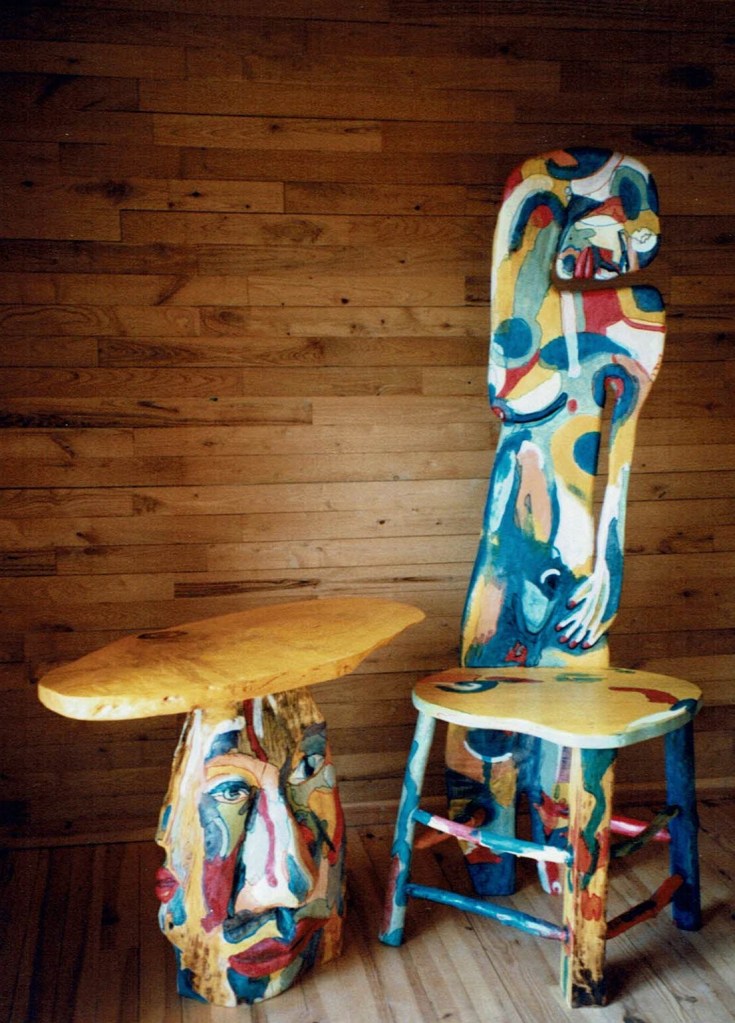 La Table et la Chaise "Susan Lady" a été créé par Chris Le Guen artiste peintre et sculptrice