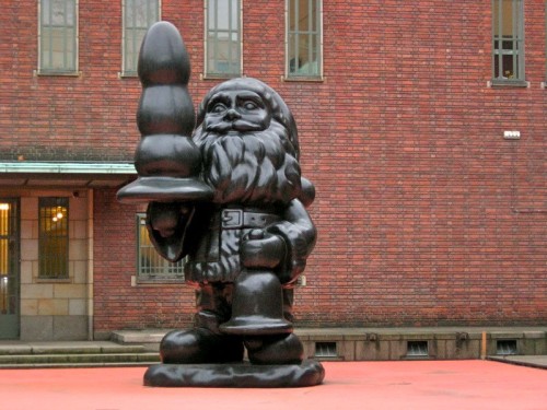 Santa Claus sculpté par Paul Mc Carthy à Rotterdam en 2001